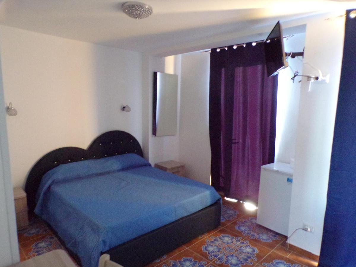 Nuova Aurora Rent Rooms Roccalumera Luaran gambar