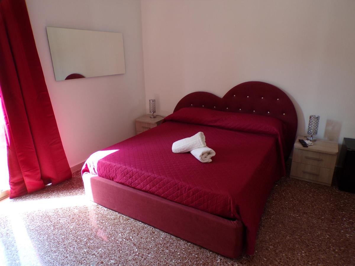 Nuova Aurora Rent Rooms Roccalumera Luaran gambar