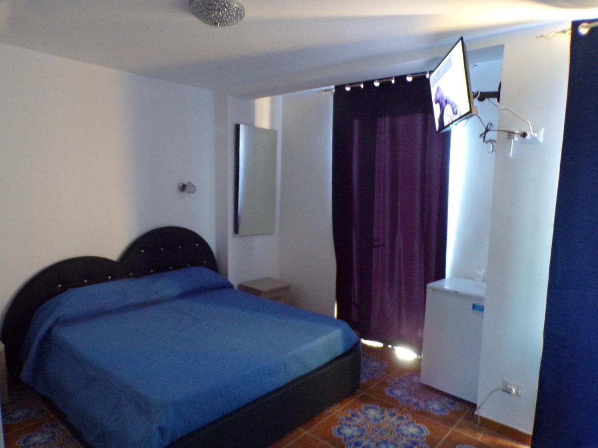 Nuova Aurora Rent Rooms Roccalumera Luaran gambar