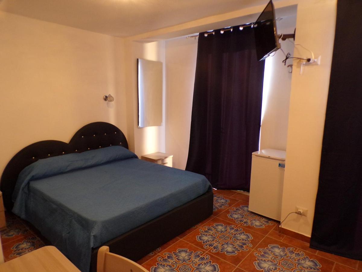 Nuova Aurora Rent Rooms Roccalumera Luaran gambar