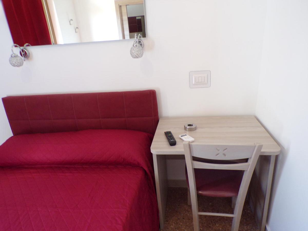 Nuova Aurora Rent Rooms Roccalumera Luaran gambar