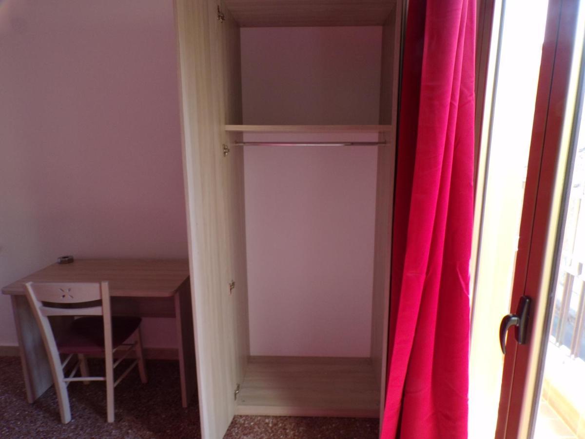 Nuova Aurora Rent Rooms Roccalumera Luaran gambar