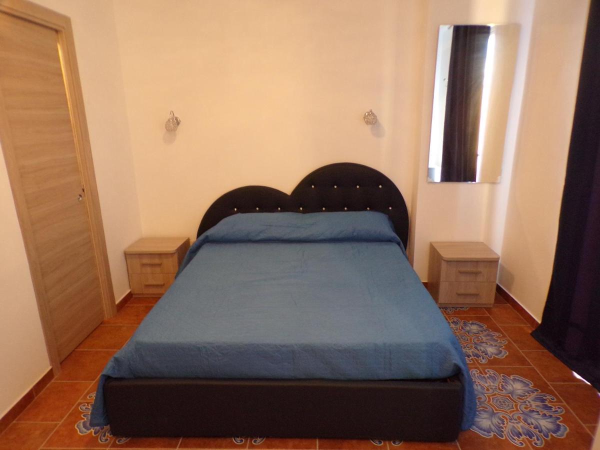 Nuova Aurora Rent Rooms Roccalumera Luaran gambar