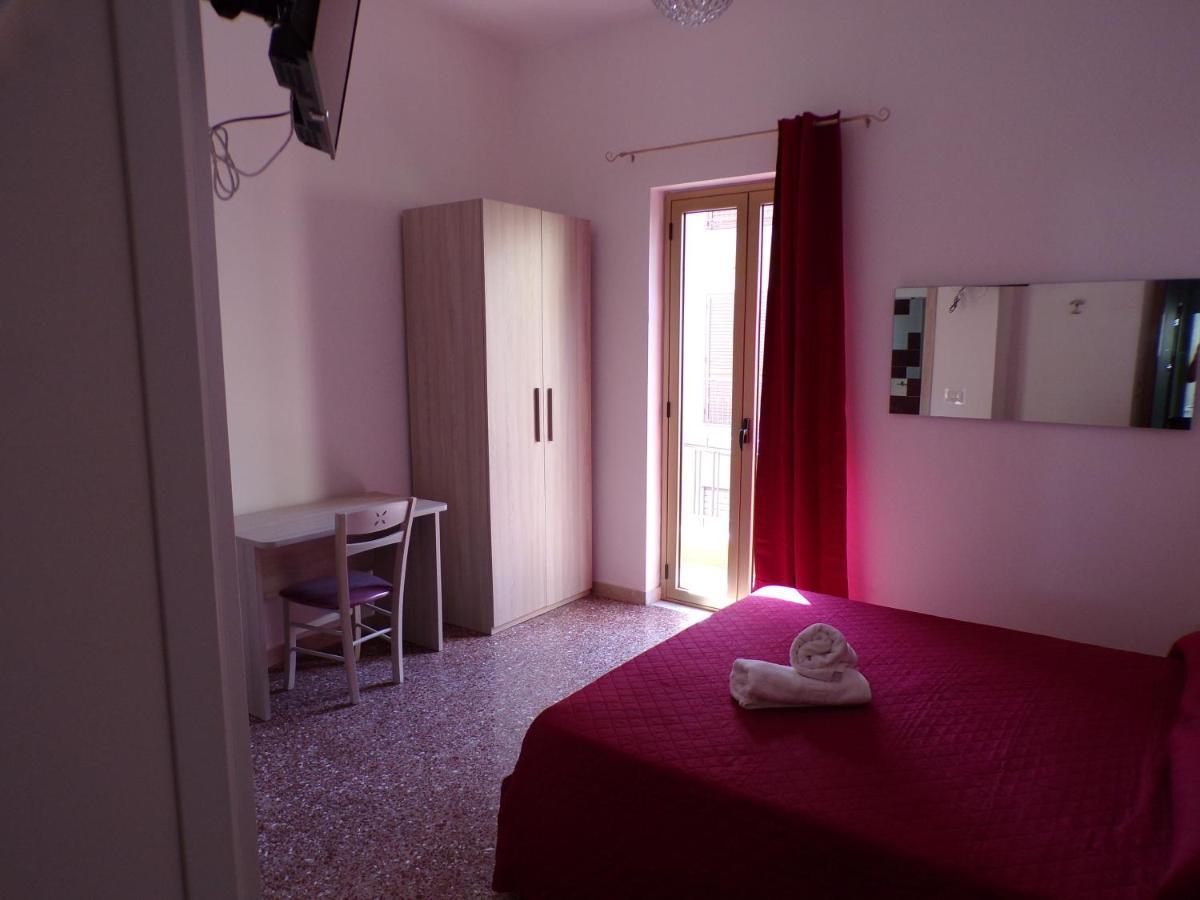 Nuova Aurora Rent Rooms Roccalumera Luaran gambar