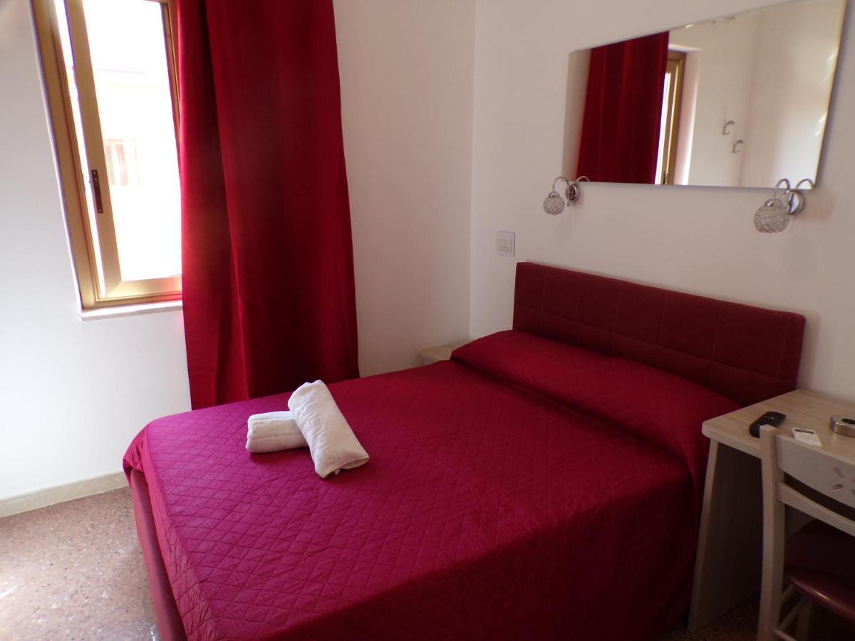 Nuova Aurora Rent Rooms Roccalumera Luaran gambar