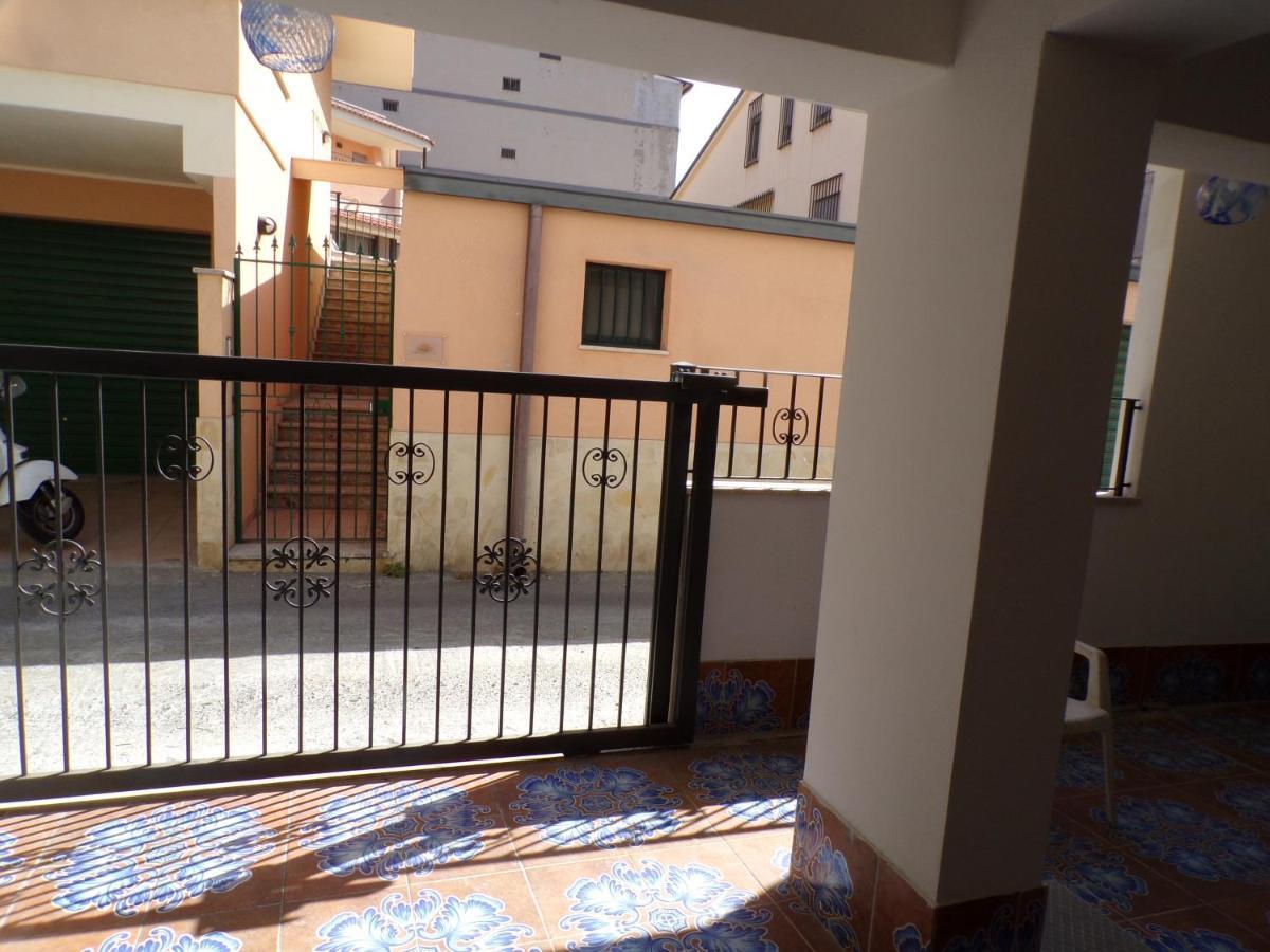 Nuova Aurora Rent Rooms Roccalumera Luaran gambar