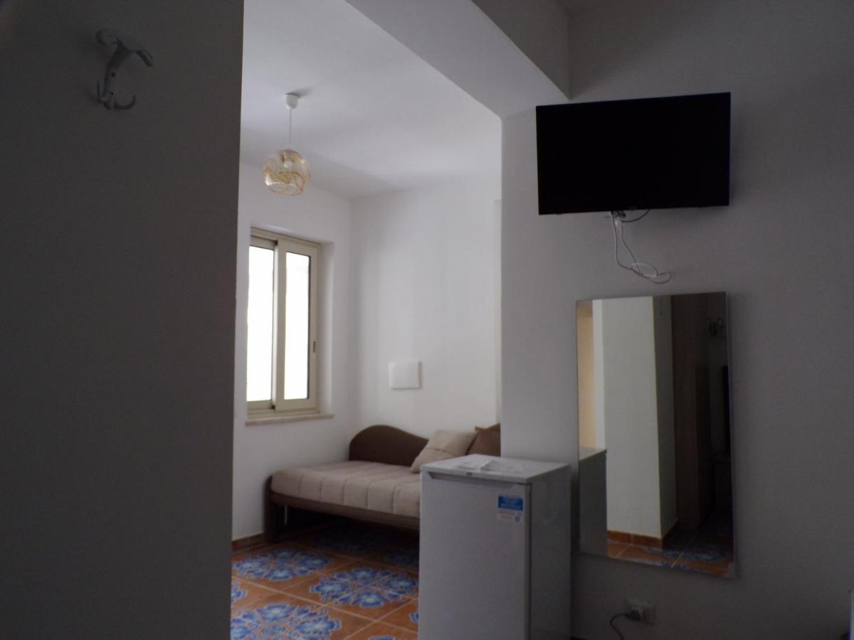 Nuova Aurora Rent Rooms Roccalumera Luaran gambar
