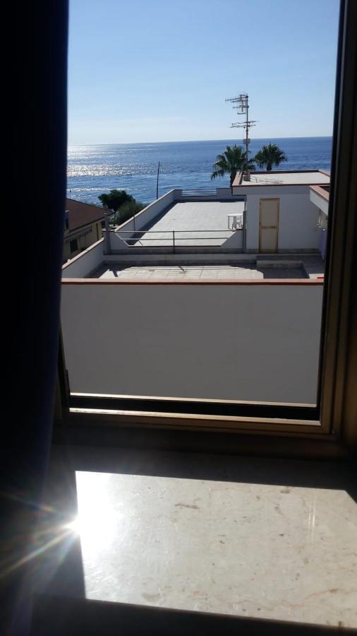 Nuova Aurora Rent Rooms Roccalumera Luaran gambar