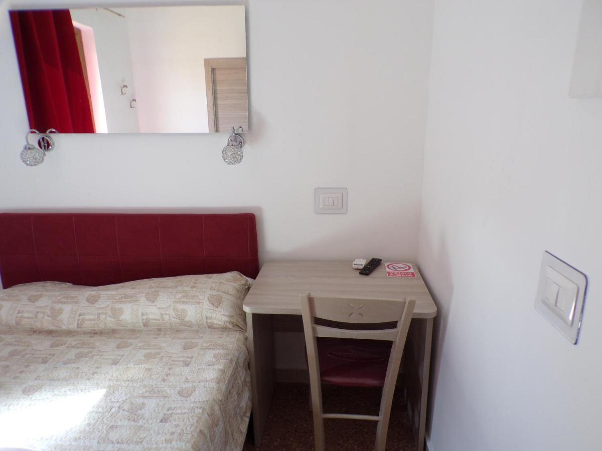 Nuova Aurora Rent Rooms Roccalumera Luaran gambar