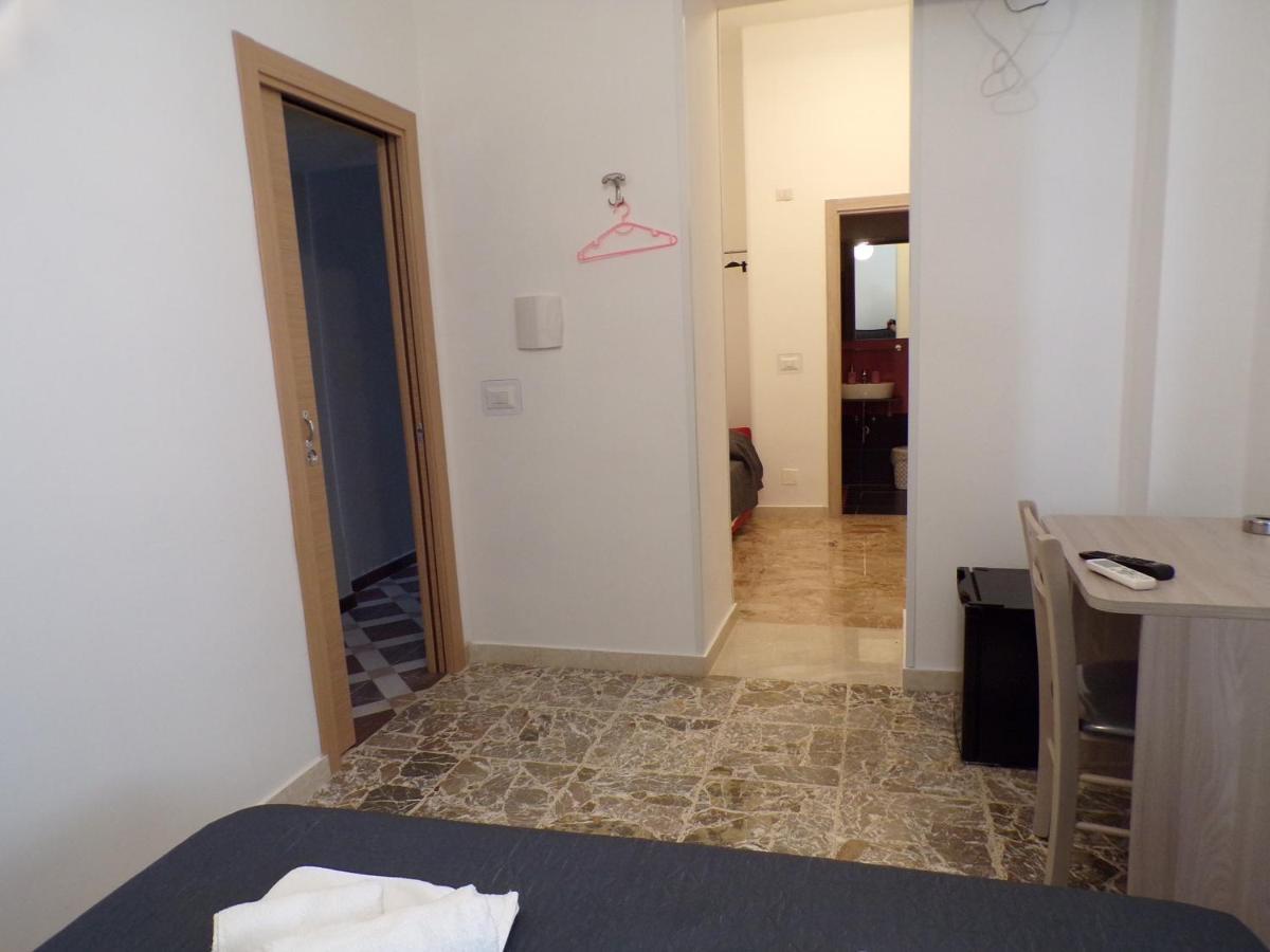 Nuova Aurora Rent Rooms Roccalumera Luaran gambar