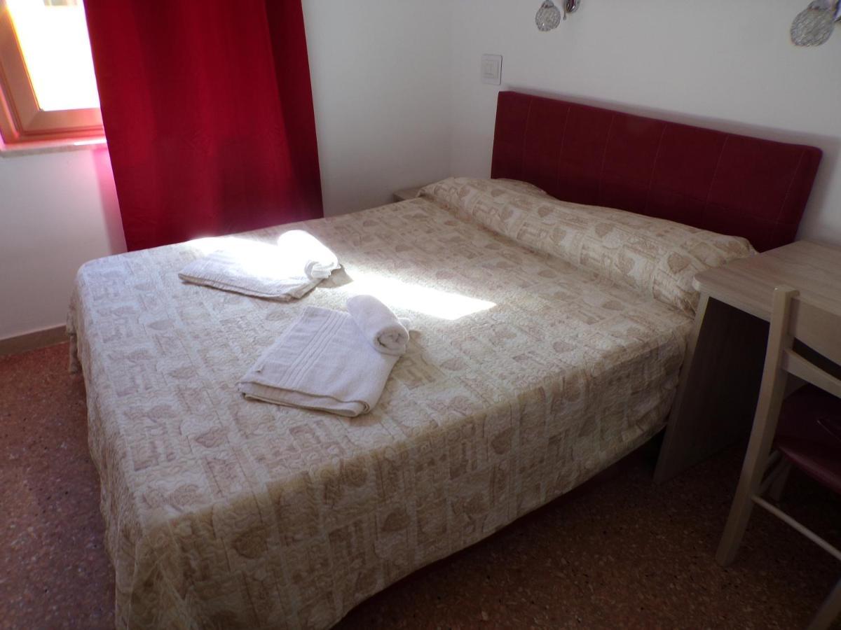 Nuova Aurora Rent Rooms Roccalumera Luaran gambar