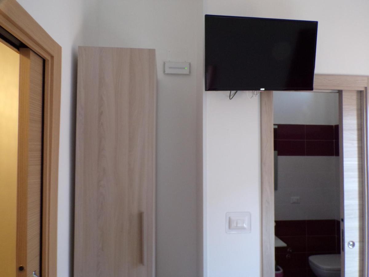 Nuova Aurora Rent Rooms Roccalumera Luaran gambar
